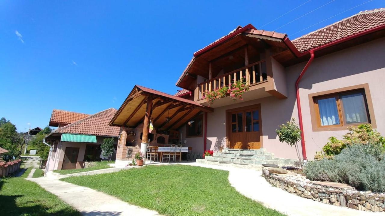Casa Darius Villa Novaci-Straini Exterior photo
