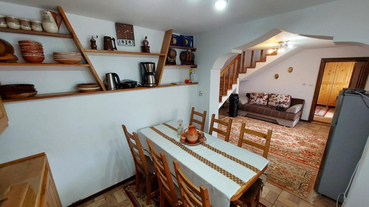 Casa Darius Villa Novaci-Straini Exterior photo