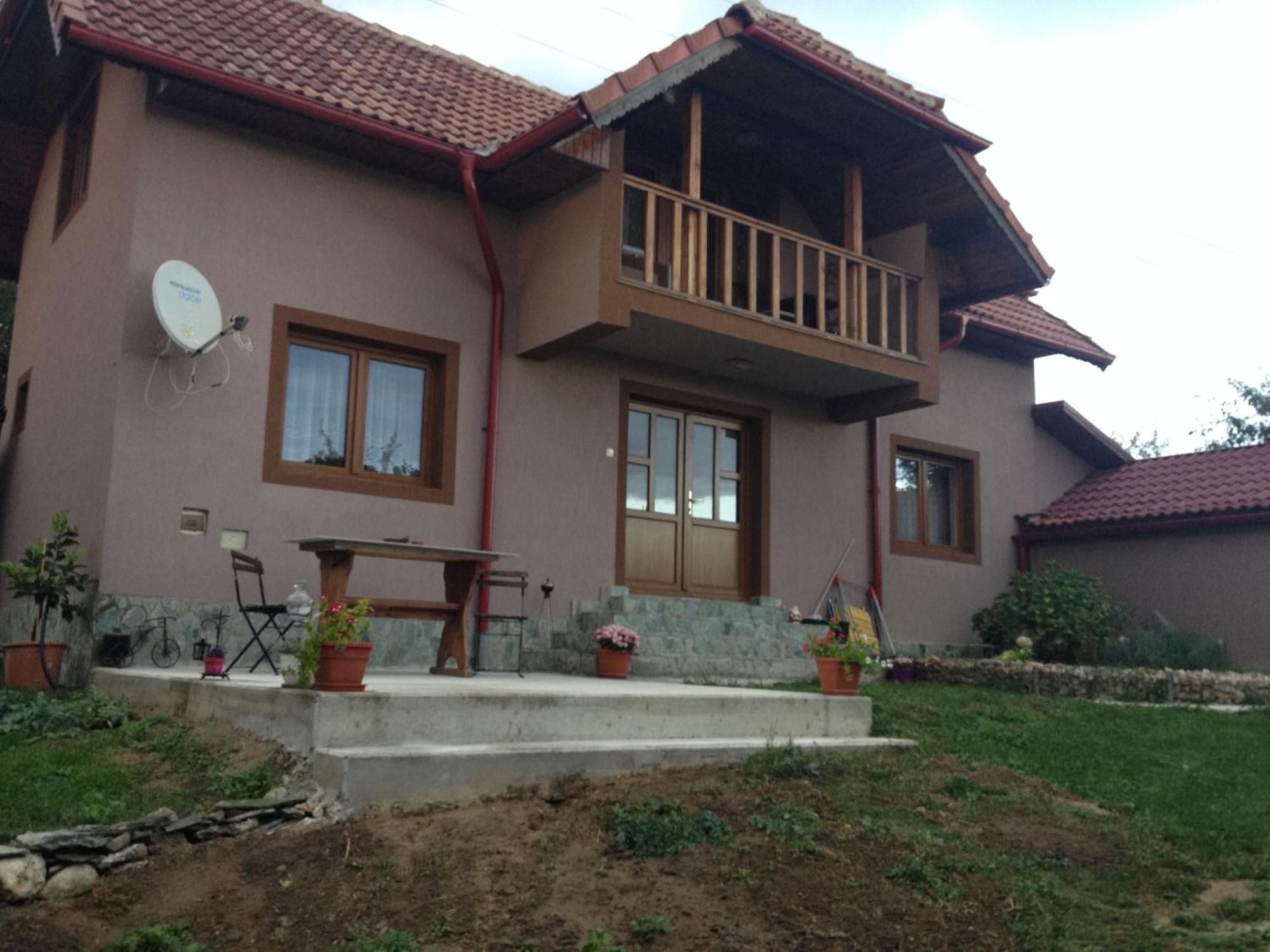 Casa Darius Villa Novaci-Straini Exterior photo